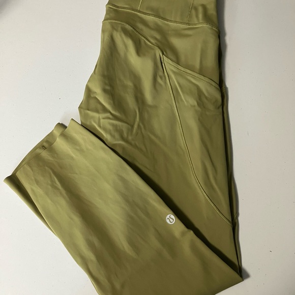 Lot of Lululemon sizes 4-8 - Picture 5 of 8